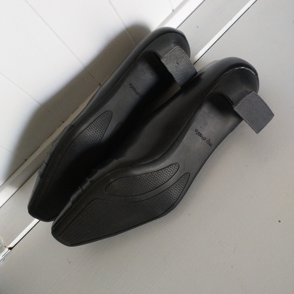 NEW Easy Street Fabulous Pumps Black SHOES SLIP ON - Picture 6 of 10